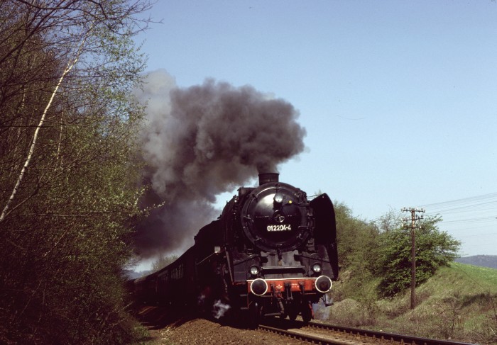 01&nbsp;204 mit E 802 hinter Oppurg, 10.05.1980