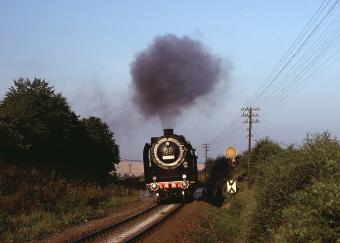 01&nbsp;204 mit P&nbsp;8012 bei Traun, 27.08.1980