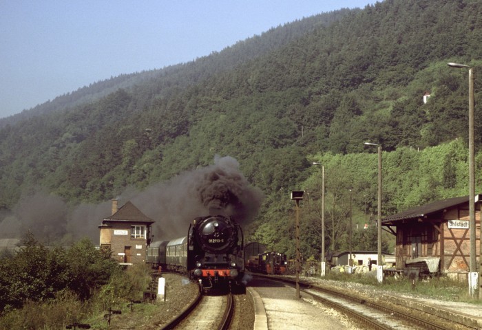 01&nbsp;118 mit D&nbsp;504 fährt durch Uhlstädt, 20.09.1980