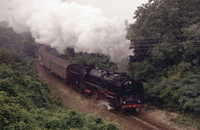 01&nbsp;118 mit E&nbsp;802 Ausfahrt Pößneck, 27.09.1980