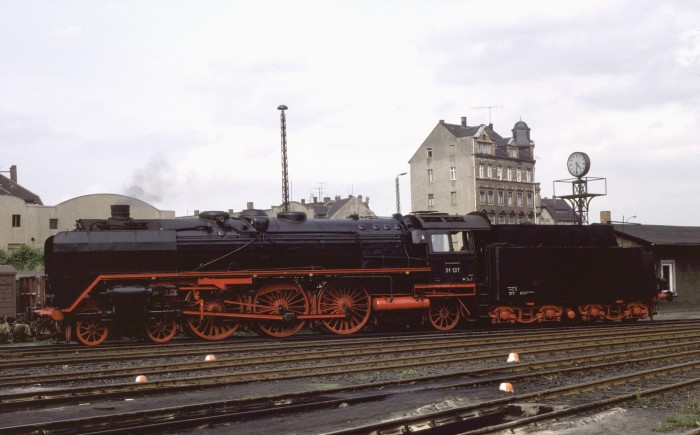 01&nbsp;137 im Bw Löbau um 16:30h am 20.06.1982