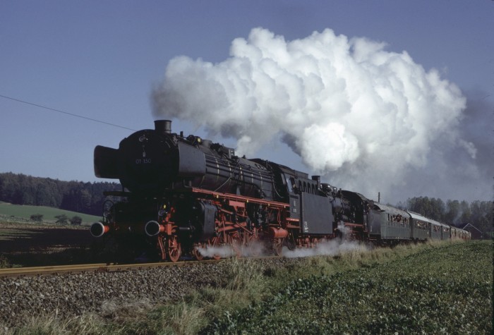 01&nbsp;150 + 38&nbsp;1772 Sonderzug auf der TWE hinter Bad Iburg, 23.10.1983