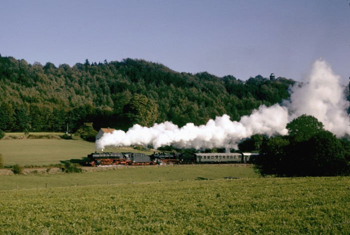 01&nbsp;150 + 38&nbsp;1772 Sonderzug auf der TWE, hinter Tecklenburg, 23.10.1983