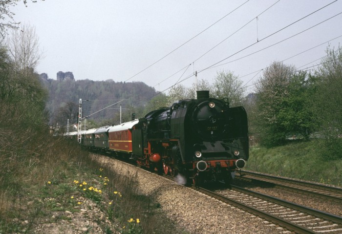 01&nbsp;137 Zug nach Bad Schandau, Ausfahrt Rathen, 03.05.1997