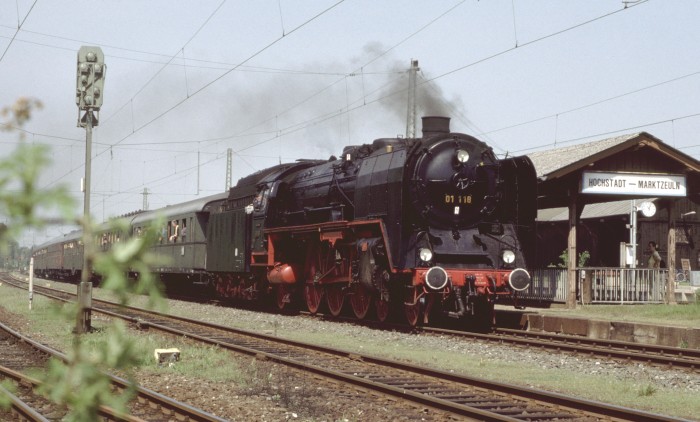 01&nbsp;118 Sonderzug nach Neuenmarkt aus Frankfurt, in Hochstadt-Marktzeuln, am 18.05.1997