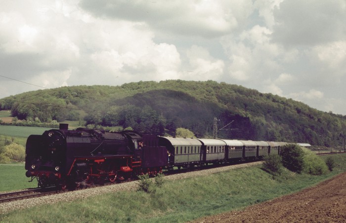01&nbsp;066 BEM-Sonderzug bei Harburg-Hoppingen, am 01.05.1999