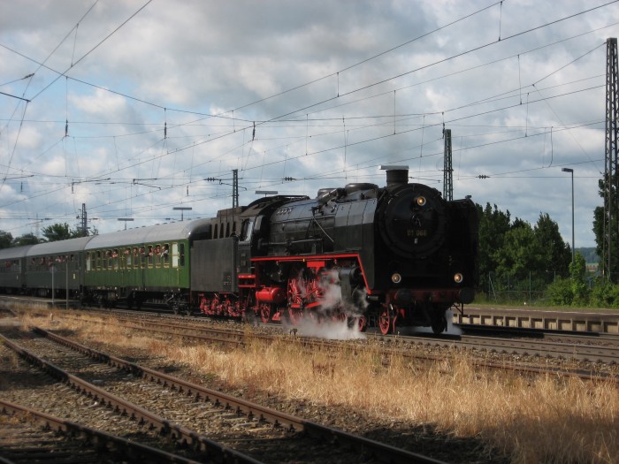 01&nbsp;066 mit E&nbsp;31739 Ausfahrt Meitingen, 11.06.2009