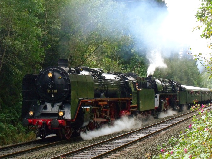 01&nbsp;118 + 01&nbsp;533 (ebenfalls aus Österreich hinzugekommen) vor Pendelzug auf der Schiefen Ebene (es schiebt 64&nbsp;491) bei km&nbsp;80,7 um 12:06h am 20.09.2014