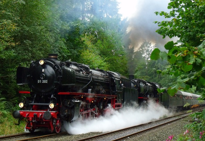 01&nbsp;202 + 01&nbsp;150 vor Pendelzug auf der Schiefen Ebene (es schiebt 64&nbsp;491) bei km&nbsp;80,7 um 14:54h am 20.09.2014