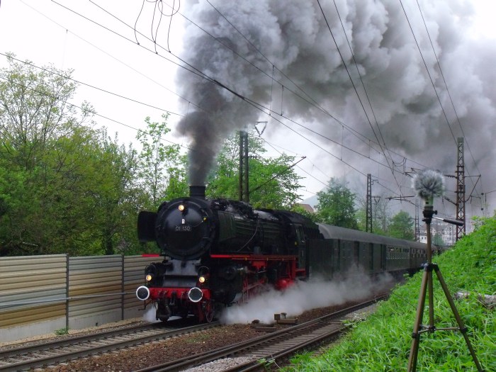 01&nbsp;150 mit UEF-Sonderzug von Heilbronn nach Lindau am Bodensee auf, um 8:24h am 01.05.2014