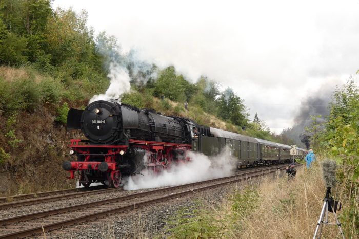 01&nbsp;180</span>&nbsp; vor dem Sonderzug Nr.29876 nach Marktschorgast auf der Schiefen Ebene bei Strecken-km&nbsp;80,8, um 11:29h am 10.09.2022