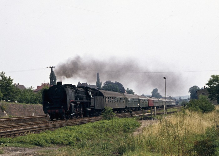 01&nbsp;029 D&nbsp;370 Pannonia Durchfahrt Weinböhla, 12.07.1976