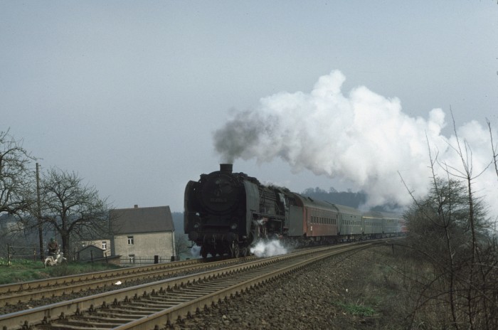 01&nbsp;114 mit D&nbsp;370 bei Oberau, 22.03.1977