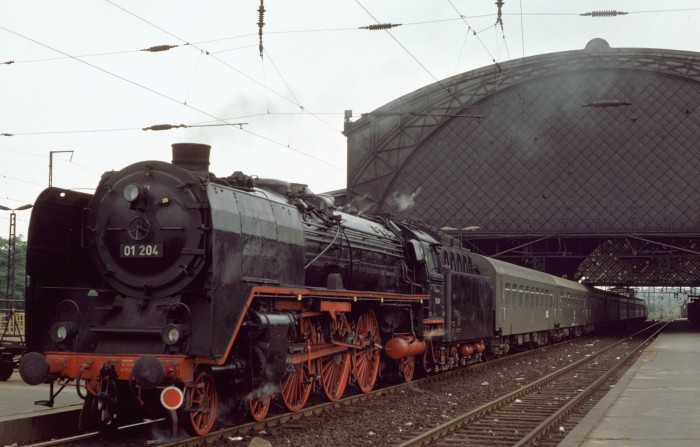 01&nbsp;204 Schlußlok an E&nbsp;985 Richtung Bischofswerda, in Dresden-Neustadt, 12.08.1978