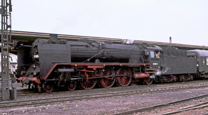 01&nbsp;065 vor E&nbsp;314 in Angermünde, am 06.06.1979