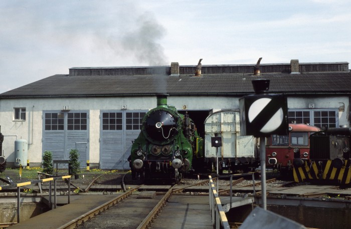 Anheizen zur ersten Fahrt der 18&nbsp;478 in Nördlingen, 26.04.1996