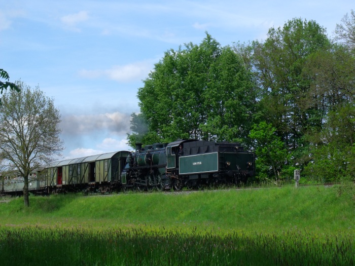 3673 Tv mit Zug BYB 79647 Gunzenhausen&rarr;Nördlingen südlich von Wassertrüdingen, um 15:21h am 01.06.2019