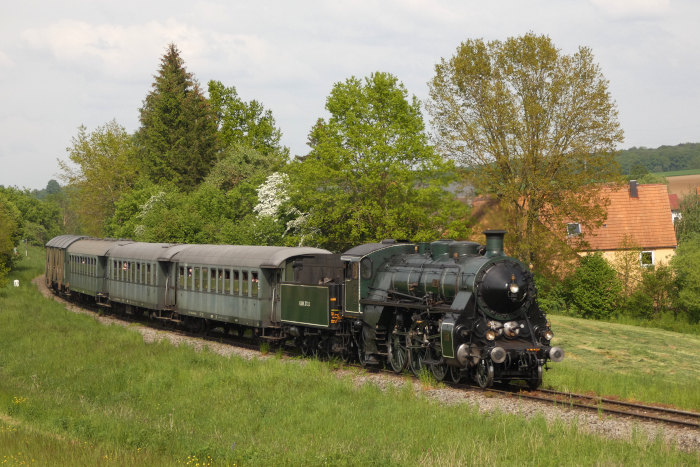 3673 mit BEM-Zug Gunzenhausen&rarr;Nördlingen, bei Kröttenbach, um 16:44h am 20.05.2023