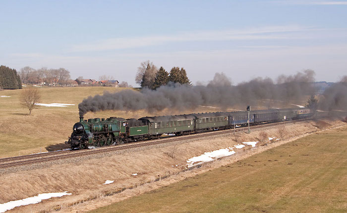 18&nbsp;478 mit dem UEF-Sonderzug (siehe Soundtabelle unten) Allgäu -Rundfahrt auf dem Weg nach Kempten bei Görwangs, am 03.03.2012