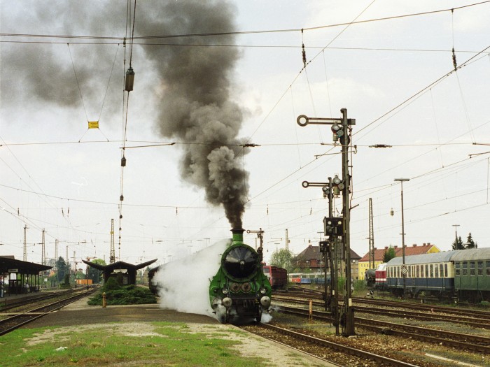 18&nbsp;478 vor Sonderzug, Abfahrt in Nördlingen, Juni 1996
