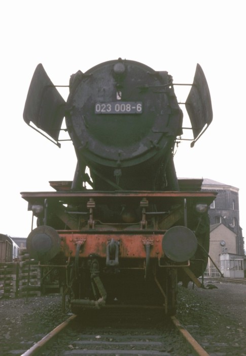 023&nbsp;008 im Bw Saarbrücken, am 15.05.1975