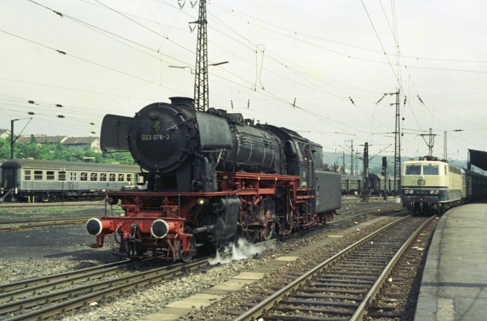 023&nbsp;076 im Hbf Saarbrücken, 15.05.1975