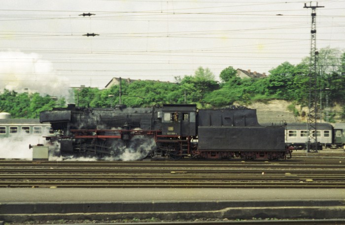 023&nbsp;009 auf dem Weg vom Bw zum Bahnhof, Saarbrücken 15.05.1975