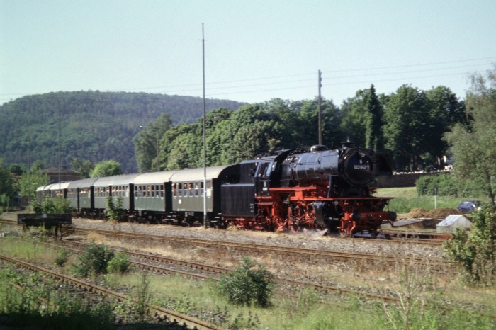 23&nbsp;042 mit RB 19548 Ausfahrt Tauberbischofsheim, 26.05.2005