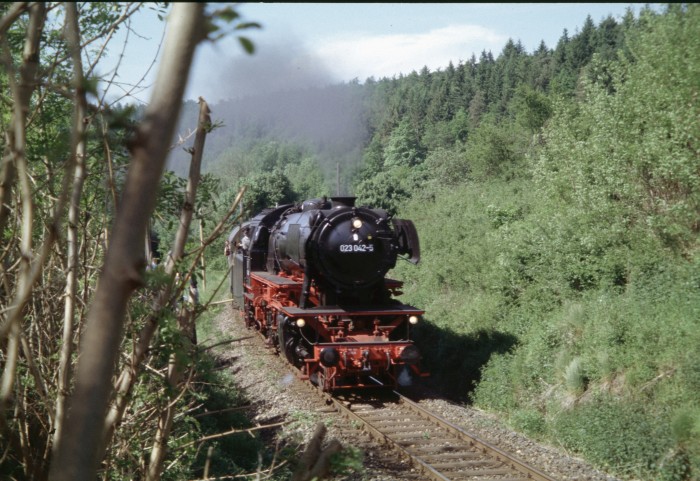 23&nbsp;042 RB Miltenber->Walldürn, vor Walldürn, am  27.05.2005