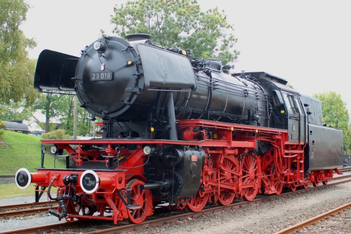 23&nbsp;019 außerhalb des Schuppens im Bw-Gelände Neuenmarkt-Wirsberg ausgestellt, am 20.09.2008