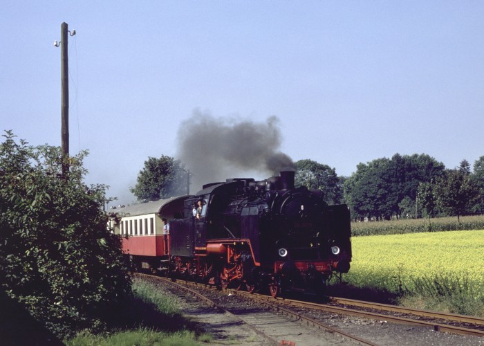 24&nbsp;009 auf der TWE an der Einfahrt von Lienen, am 05.09.1981