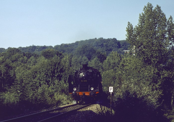 24&nbsp;009 auf der TWE hinter Tecklenburg, am 05.09.1981