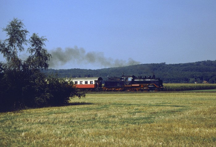 24&nbsp;009 Sonderzug auf der TWE vor Lienen, am 05.09.1981