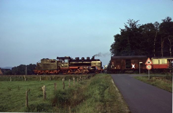 24&nbsp;009&nbsp;Tv vor Ibbenbüren (TWE), am 05.09.1981