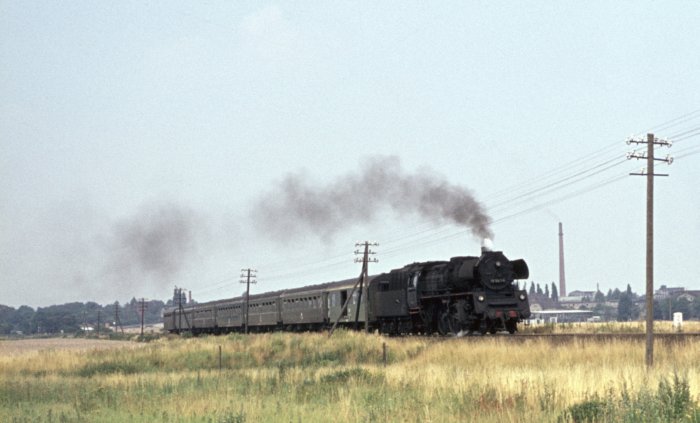 35&nbsp;1047 mit P&nbsp;5731 hinter Riesa, 15.07.1976