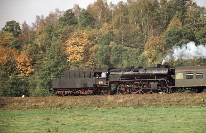 35&nbsp;1106&nbspTv P&nbsp7766 nach Großbothen, hinter Nossen, am 04.10.1976