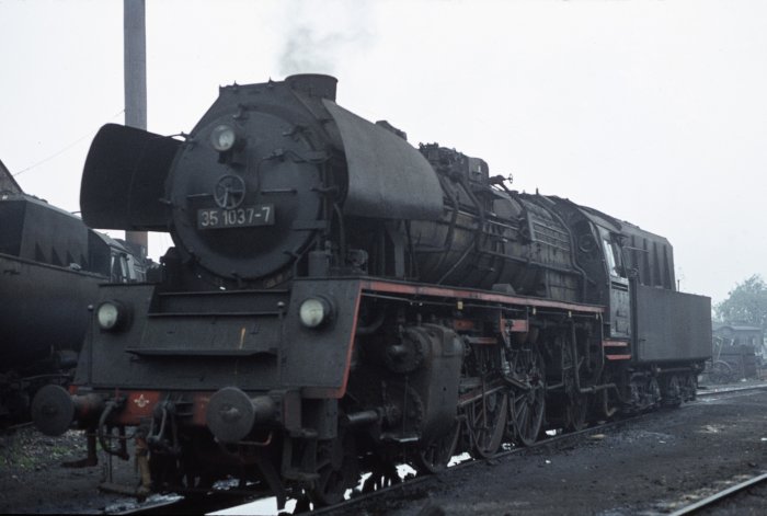 35&nbsp;1037 im Bw Nossen, am 13.10.1976