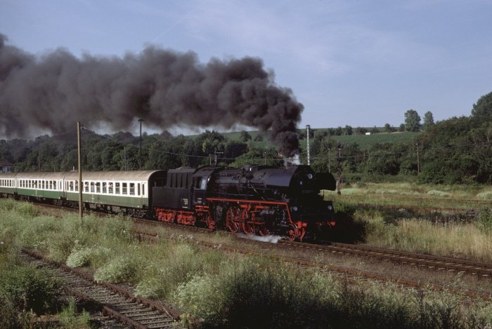 35&nbsp;1097 Sonder-Eilzug nach Halberstadt, Ausfahrt Sandersleben, am 18.07.1999