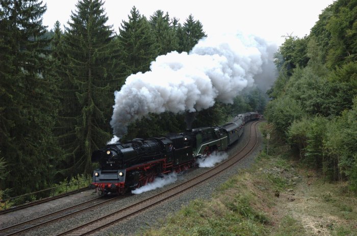 35&nbsp;1097 + 18&nbsp;201 auf der Schiefen Ebene vor Marktschorgast, 15:10h am 20.09.2008