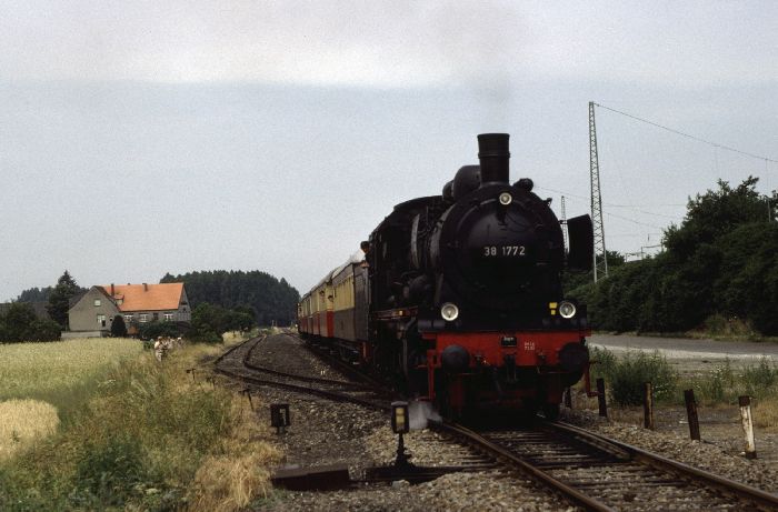 38&nbsp;1772 auf der Teutoburger Wald-Eisenbahn in Lengerich, am 09.07.1983