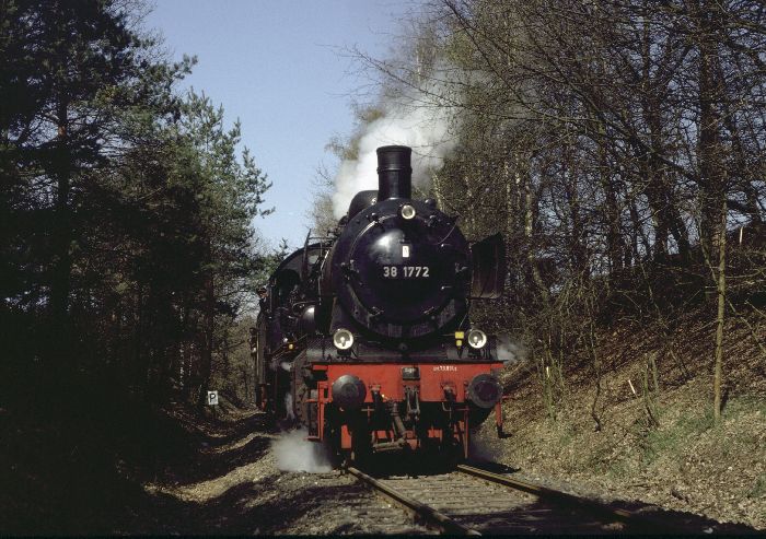 38&nbsp;1772 auf der BHE hinter Hp Birkenhain, am 23.04.1984