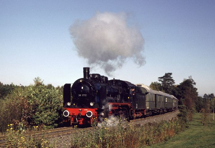 38&nbsp;1772 Steigung hinter Hp Birkenhain (BHE), am 12.10.1986
