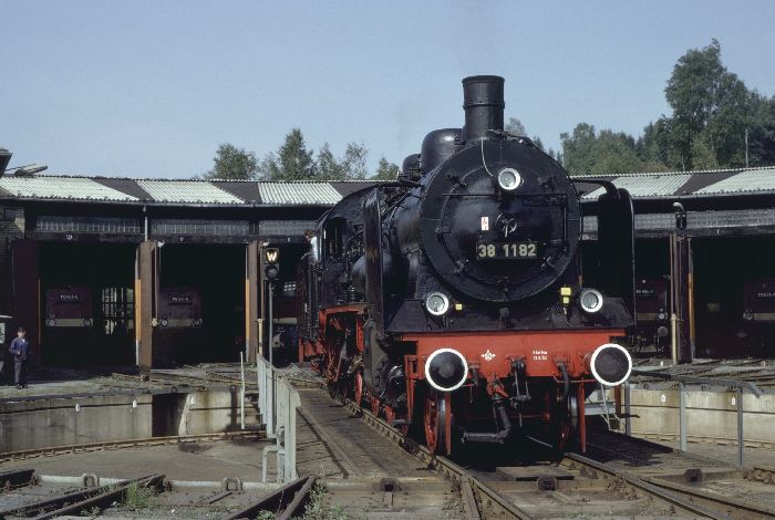 38&nbsp;1182 im Bw Adorf, am 10.09.1983