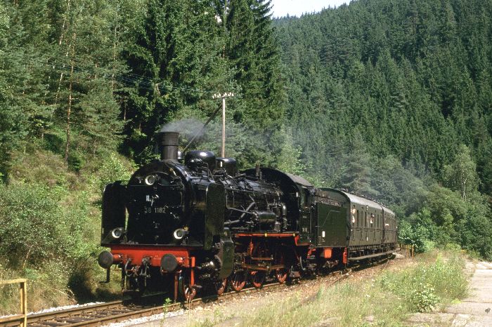 38&nbsp;1182 im Schwarzatal bei Mellenbach-Glasbach, am 09.08.1997