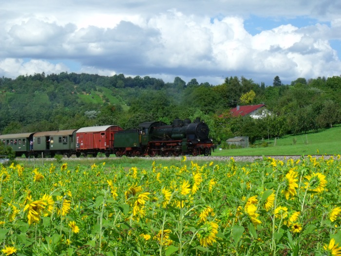 38&nbsp;3199 mit Zug nach Neuffen zwischen Frickenhausen Kelterstraße (nun leider ja immer ohne Halt...:-() und Linsenhofen, um 15:26h am 21.08.2016