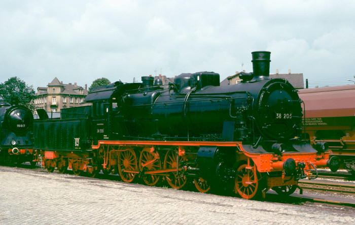 38&nbsp;205 auf der damals im Reichsbahnland sehr bekannten Fahrzeug-Ausstellung in Radelbeul Ost bei Dresden, am 12.08.1978