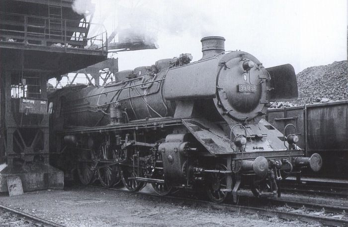 39&nbsp;035 im Bahnbetriebswerk in Nürnberg, am 31.12.1966