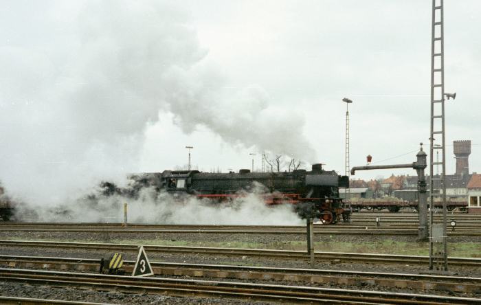 042&nbsp;310 im Rbf Emden, am 18.03.1975