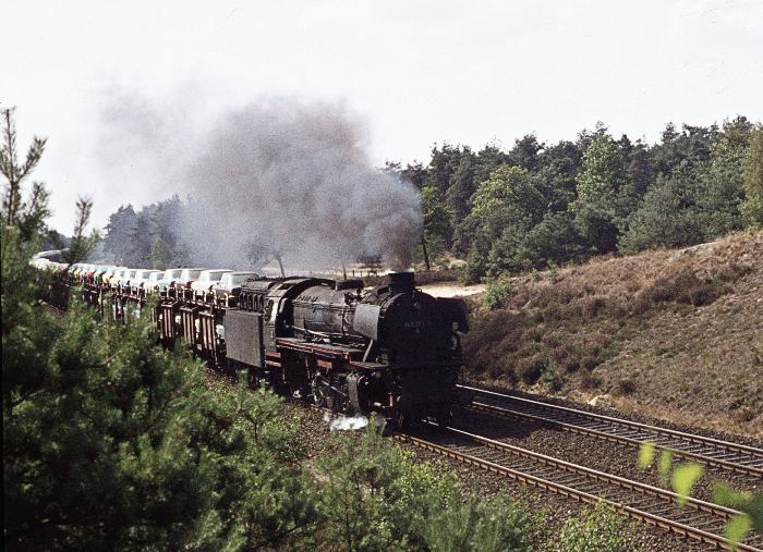 042&nbsp;073 mit Autozug  im Lathener Einschnitt, am 14.08.1976