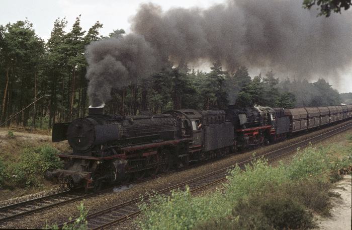 042&nbsp;271 + 043&nbsp;097 Erzzug am Lathener Einschnitt, 14.08.1976
